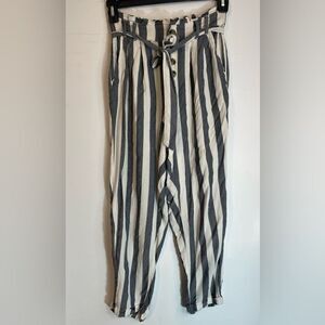5 for $25🔥American Eagle Blue & White Striped Pants Small